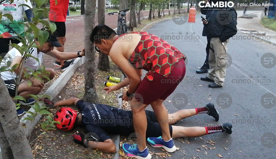 Biker se convulsiona al interior de Parque Ecológico; ambulancia llega tarde