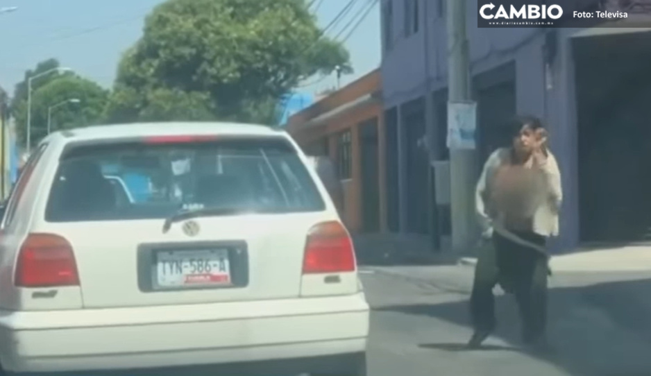 VIDEO: Mujer enfurecida ataca a automovilista en el Centro Histórico