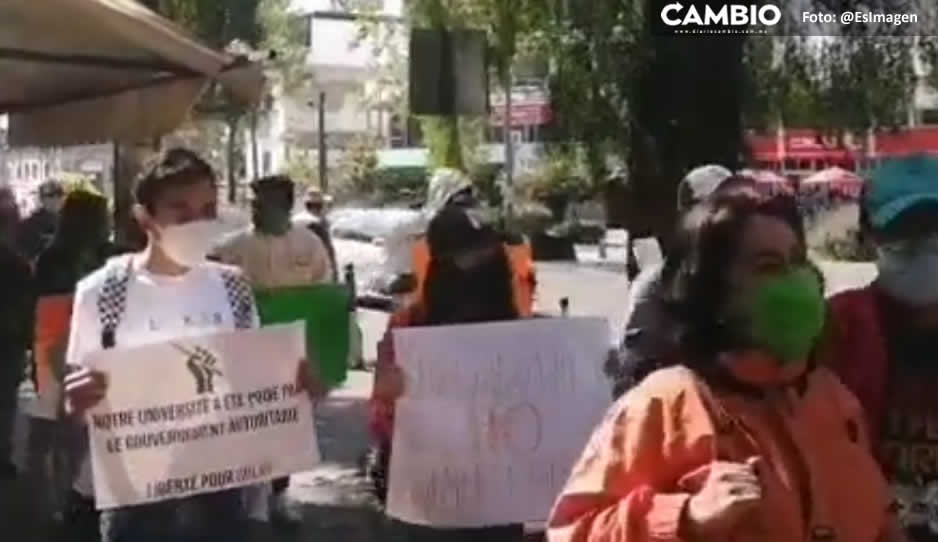 VIDEO:Alumnos de la UDLAP se manifiestan en el Paseo Bravo; exigen ingreso al campus