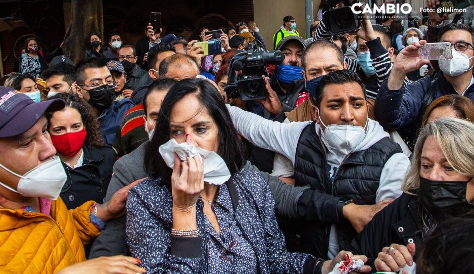 ¡Le rompieron la nariz! Policías de la CDMX golpean a Lía Limon afuera del Congreso (FOTOS y VIDEO)