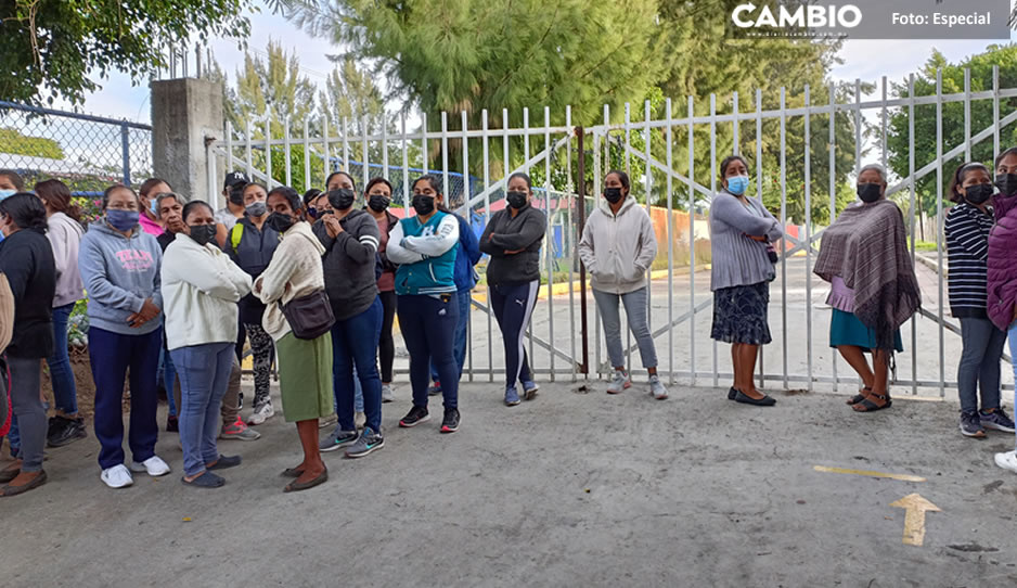 Padres de familia exigen la destitución de un maestro por acoso sexual en secundaria de Huaquechula 