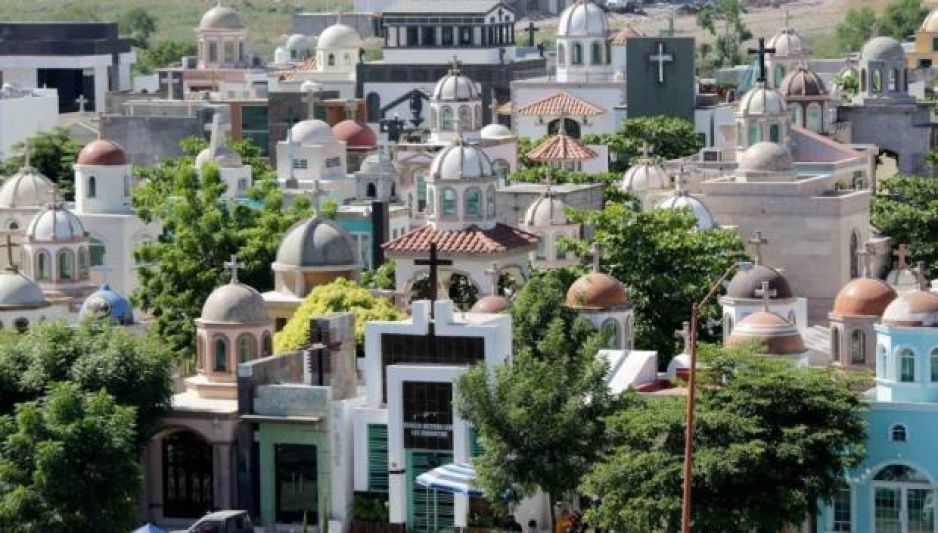 &iexcl;Woow! As&iacute; es el lujoso pante&oacute;n donde entierran a los narcos en Sinaloa (FOTOS y VIDEO)
