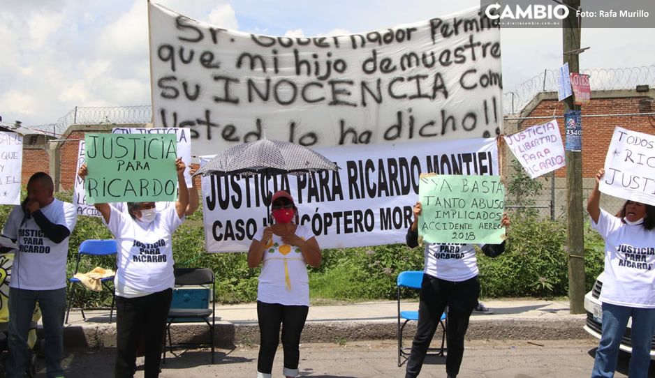 ¡Estamos aquí por ser pobres!, así la manifestación de familiares del mecánico del helicóptero de Los Moreno Valle