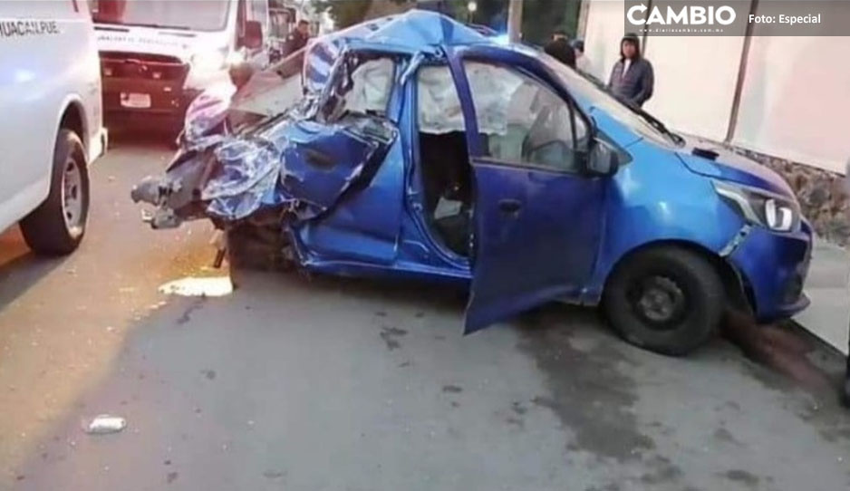 Tres delincuentes se accidentaron al tratar de huir en al auto que robaron en Tehuacán