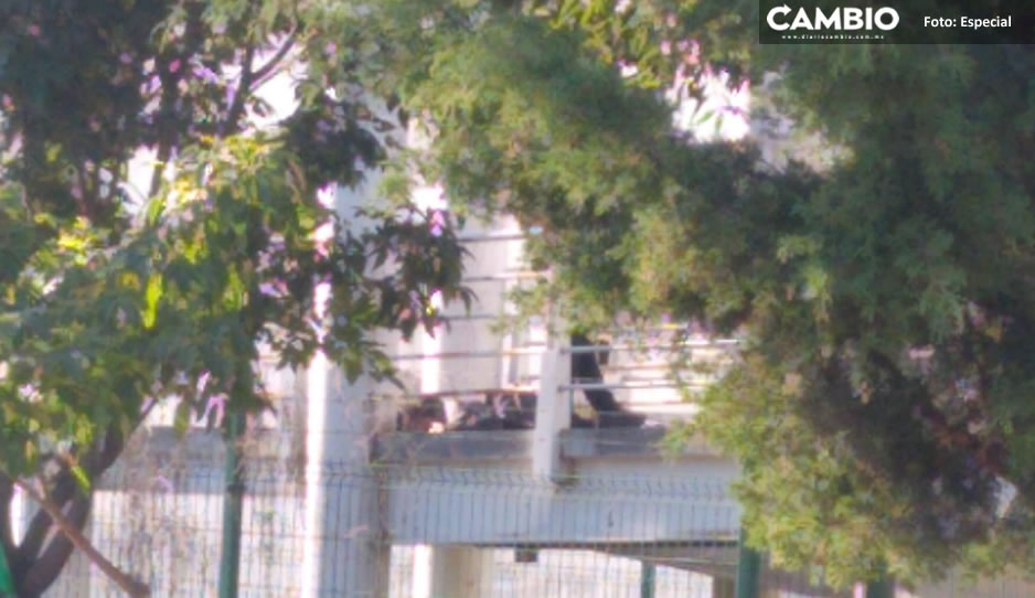 Hallan cadáver sobre puente peatonal de la Rivera Anaya