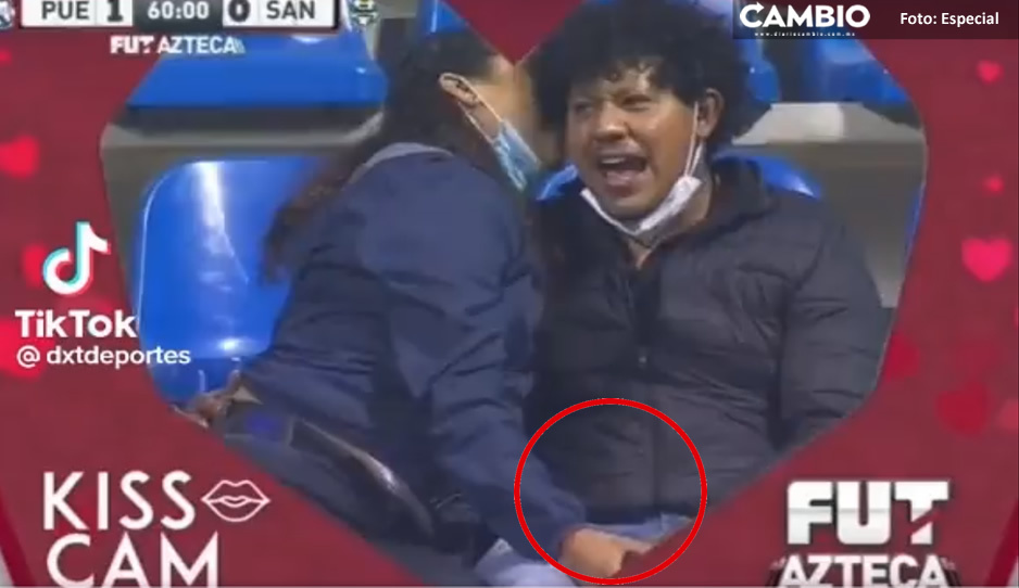 ¿Se lo agarró o no? Esta es la historia detrás del MEME de la pareja captada en el Cuauhtémoc (VIDEO)