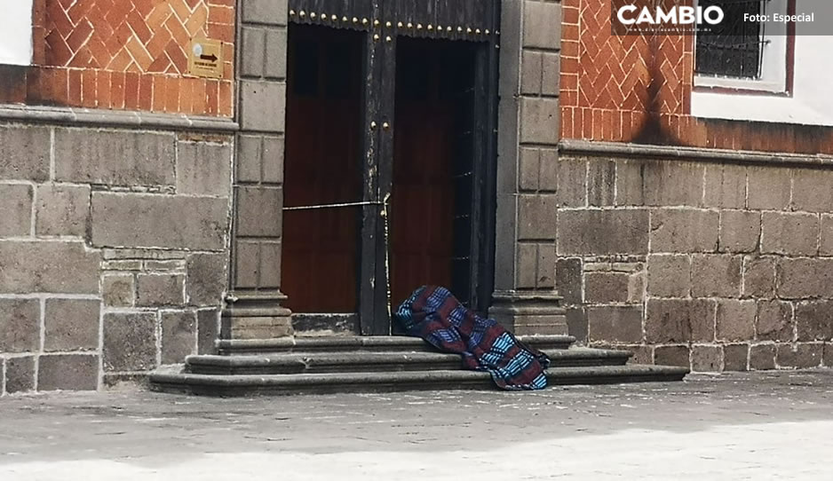 Otro indigente muere de frío, lo encuentran tendido en la entrada de la iglesia de San Francisco (VIDEO)