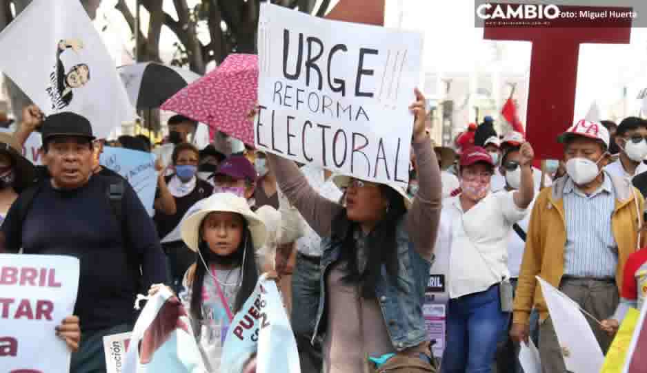 Chocan manifestaciones en Puebla por la revocación de mandato