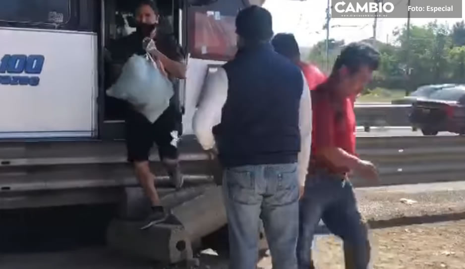 Poblanos arriesgan su vida al tomar el transporte público en La Resurrección (VIDEO)