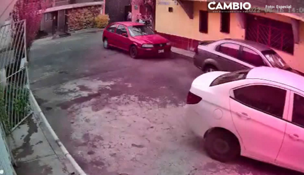 FUERTE VIDEO: Auto le pasa por encima a niño dos veces y lo manda al hospital