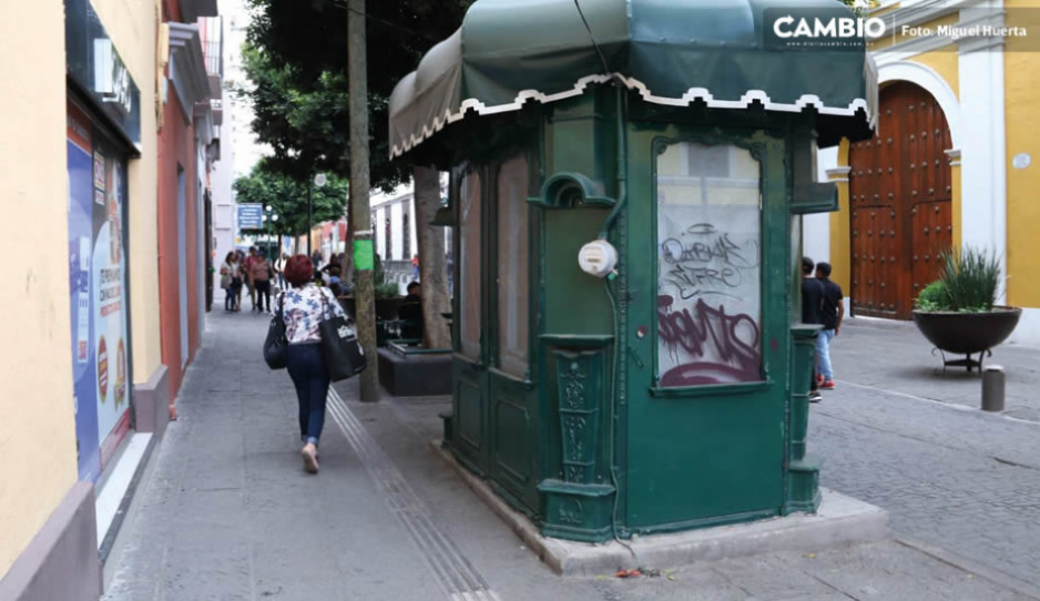 Retiran cinco casetas de periódico en el Centro Histórico (VIDEO)