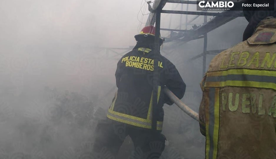 Se incendia taller de artesanías en Amozoc y queda hecho cenizas (FOTOS)