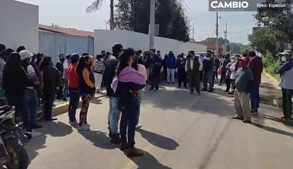 Padres de familia acusan mal manejo económico en telesecundaria de San Pedro Cholula