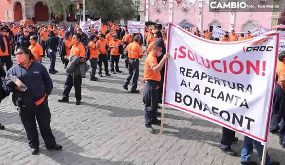 Trabajadores de Bonafont protestan frente a Casa Aguayo; exigen liberación de planta en Juan C. Bonilla