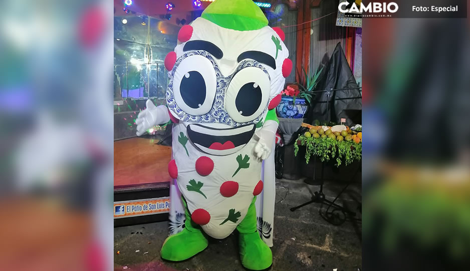 Él es “Nogadin”, la botarga oficial para la temporada de Chiles en Nogada del restaurante &quot;Patio de San Luis&quot;
