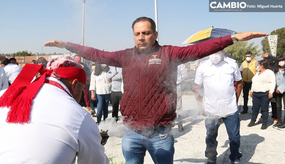 Ridiculazo de Carvajal: inicia campaña con ritual de limpia (VIDEO)