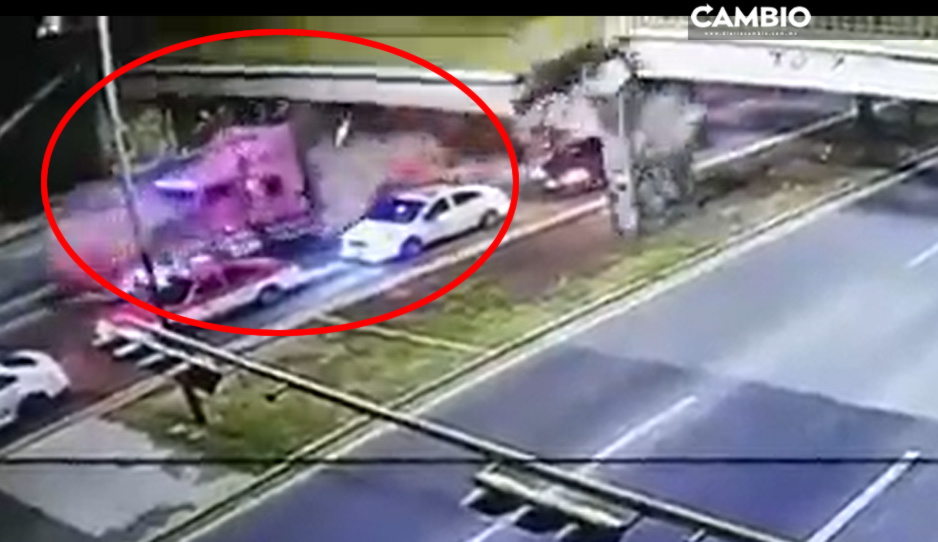VIDEO: Así colapsó el puente peatonal de la carretera Los Reyes-Texcoco