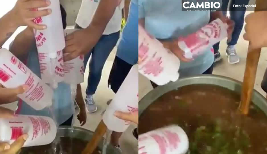 ¡La crisis esta fuertísima! Jóvenes preparan aguas locas con alcohol del 96 (VIDEO)