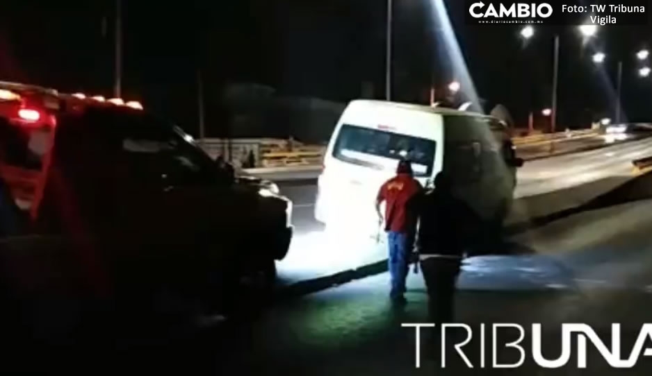 Cafre se queda sin frenos y se sube al camellón del puente de la 16 de Septiembre (VIDEO)