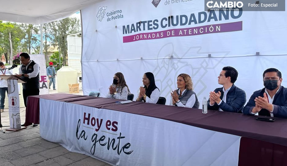 Ayuntamiento de Tepeaca entrega calentadores solares y tinacos