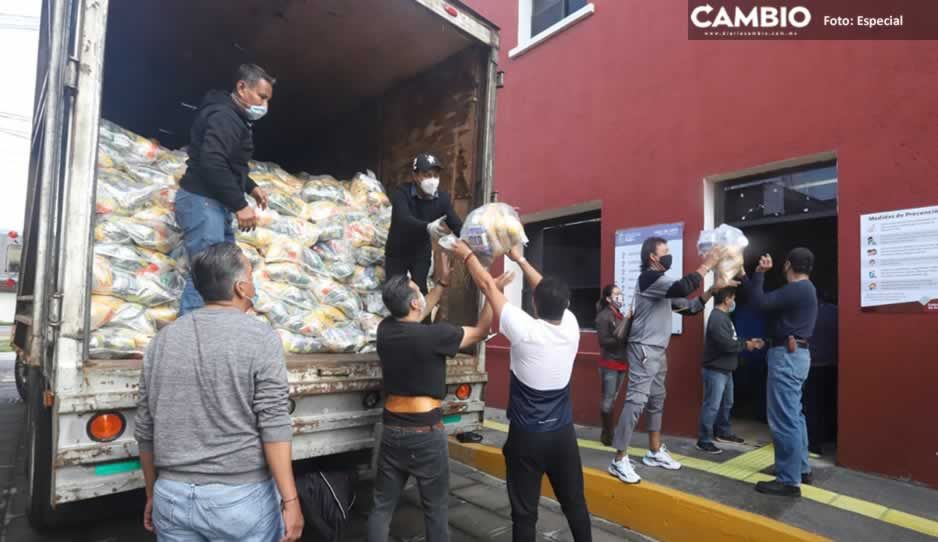 Entrega SEDIF paquetes alimentarios a familias afectadas por el huracán Grace en la Sierra Norte