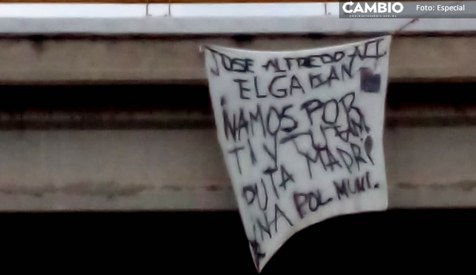Cuelgan narcomanta con amenazas a policía municipal en puente de Texmelucan 