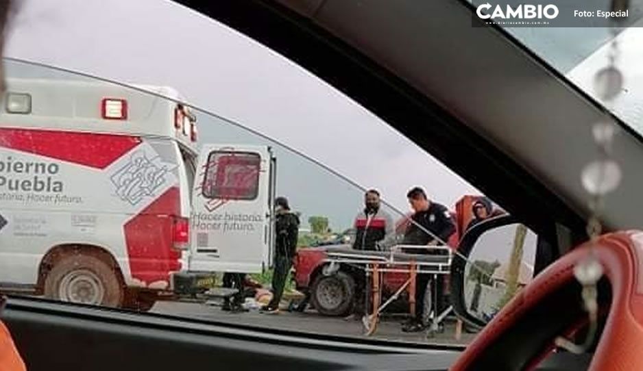 Motociclista muere al instante tras chocar con un coche en los Reyes de Juárez