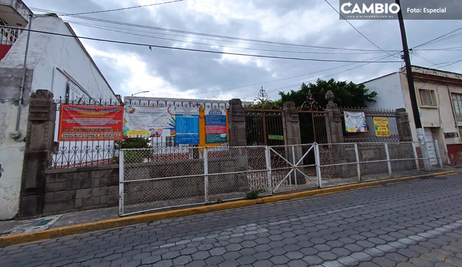 ¡Terminaron en el hospital! Alumnos y maestros se intoxicaron tras fumigación en primaria de Atlixco