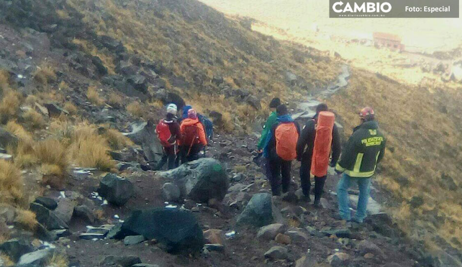 Rescatan con vida a grupo de alpinistas perdidos en el Pico de Orizaba