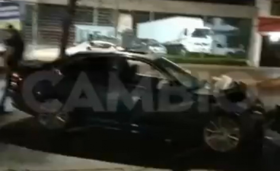 Borracho al volante choca contra poste de luz en la Esteban de Antuñano (VIDEO)