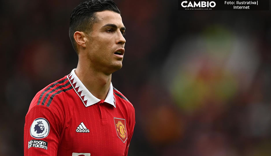Sancionan a Cristiano Ronaldo por tirar celular de aficionado en Premier League (VIDEO)