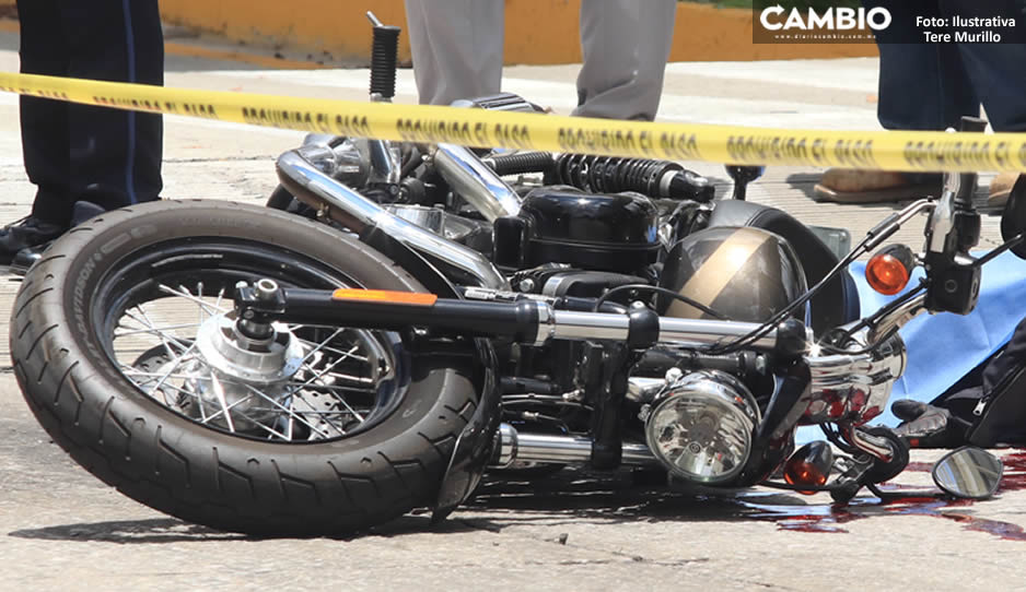 Papá atestigua la muerte de su hijo que perdió el control de su moto y quedó debajo de un tráiler