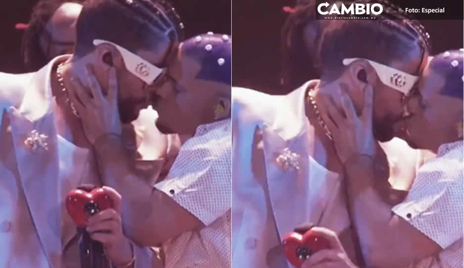 ¡OMG! Bad Bunny besa a un bailarín en los premios MTV VMAs (VIDEO)