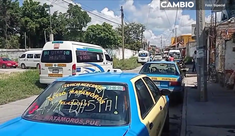 Protestan choferes del transporte público contra taxis piratas en Izúcar de Matamoros
