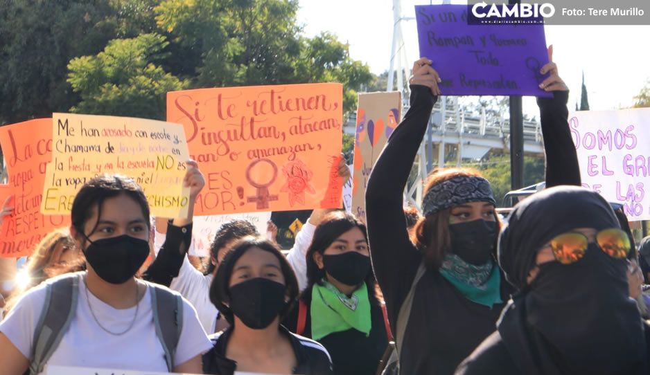 Feministas marchan en Puebla, exigen erradicar violencia vs las mujeres (FOTOS y VIDEO)