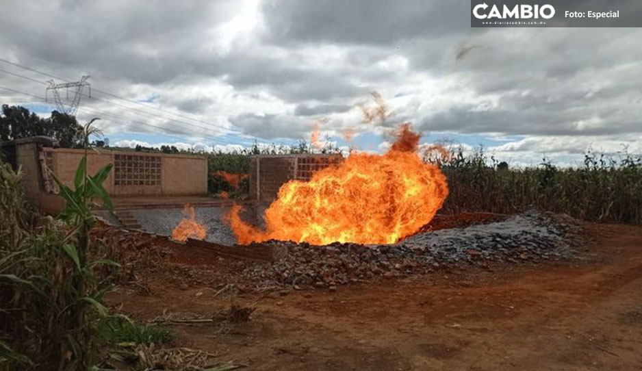 PEMEX realiza quema controlada en zona de ductos de Texmelucan