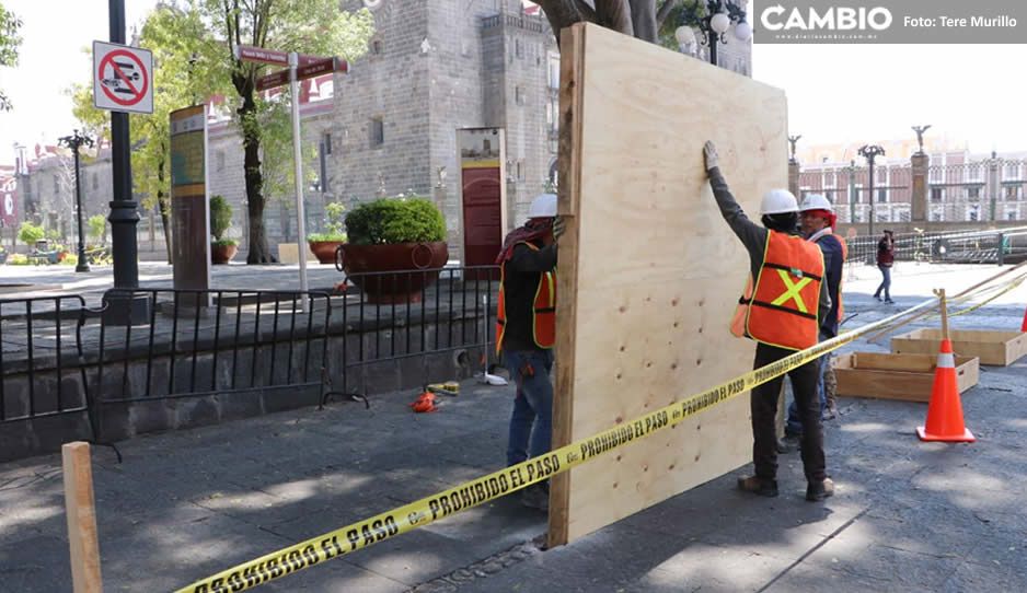 FOTOS: Cercan el Zócalo de Puebla con tablones para dar inicio a su remodelación