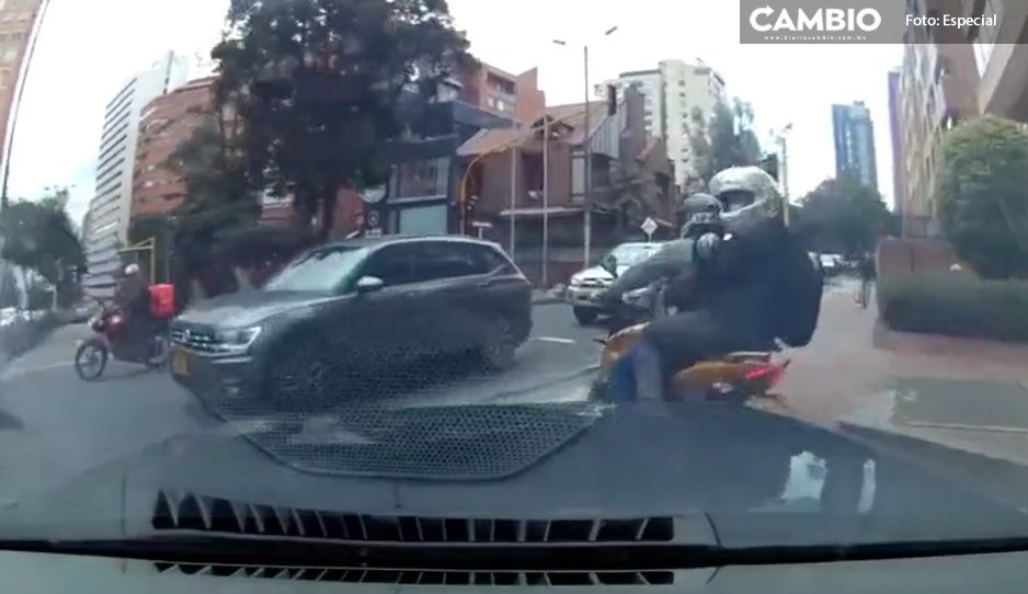 Impactante VIDEO de conductor arrollando a sus motoladrones: &#039;fue legítima defensa&#039;