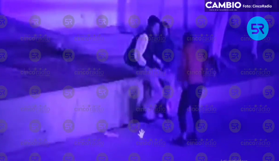 VIDEO: Ladrones en moto encañonan y asaltan a pareja de jóvenes en Jardines del Sur