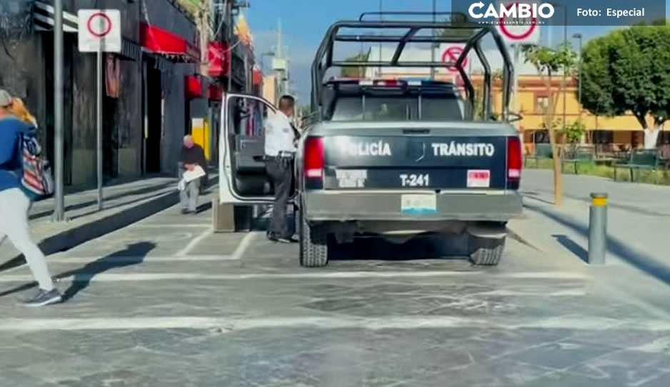 Policía municipal amenaza a mujer tras pedirle que retirara la patrulla de su entrada en San Andrés Cholula (VIDEO)