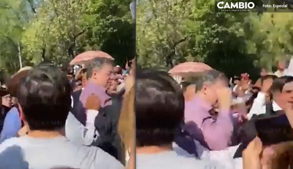 ¡Aguas! Agreden a Marcelo Ebrard durante marcha de la 4T (VIDEO)