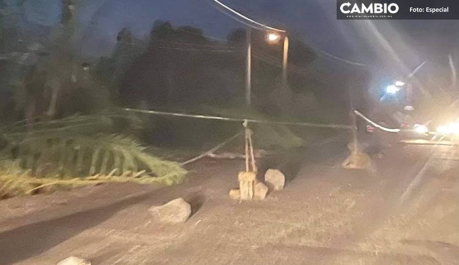 ¡Cuidado conductores! Intensas lluvias provocan deslave en carretera Izúcar-Atencingo