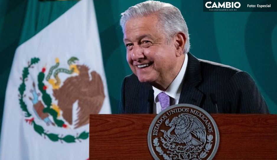 ¡Pérense! AMLO interrumpe la mañanera para poner canción de Marco Antonio Muñiz (VIDEO)