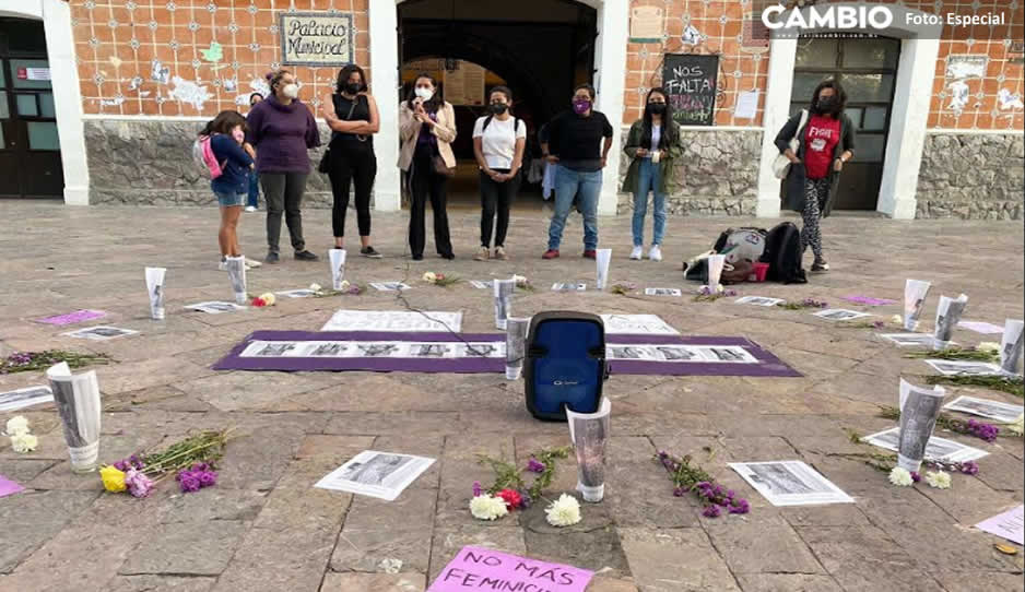 Feministas se reúnen en el Zócalo de Atlixco, exigen justicia por la muerte de Liliana Lozada