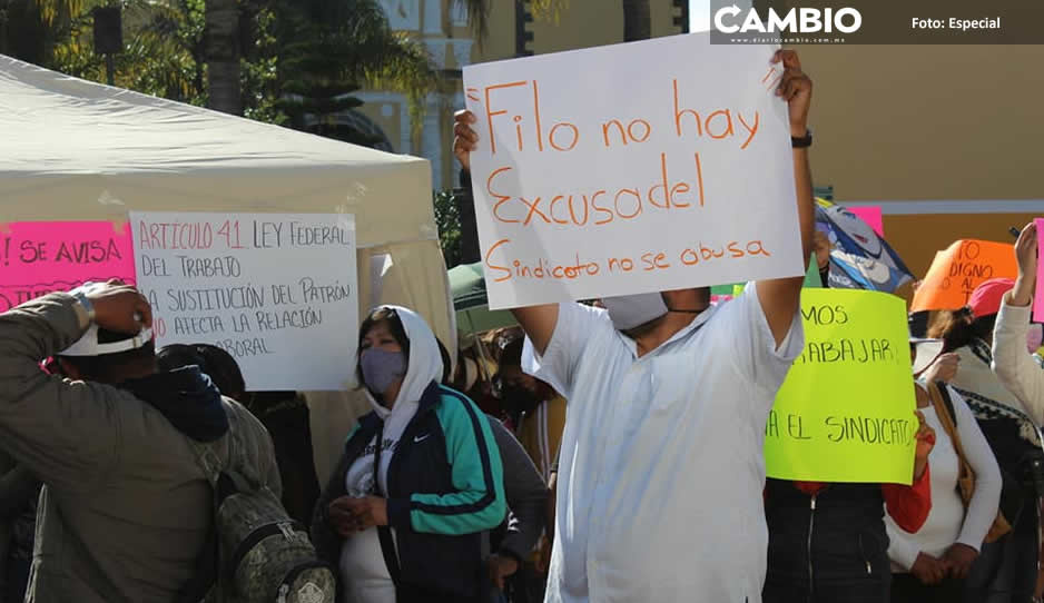 Trabajadores sindicalizados montan plantón en el Ayuntamiento de Cuautlancingo