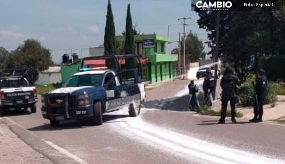 Comando armado roba armamento y secuestra a dos policías en comandancia de Cañada Morelos