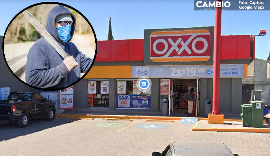 Criminal con machete en mano atraca Oxxo de la colonia San Diego Manzanilla