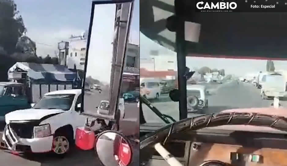 Aparatoso choque deja daños materiales en la entrada a Los Reyes de Juárez (VIDEO)