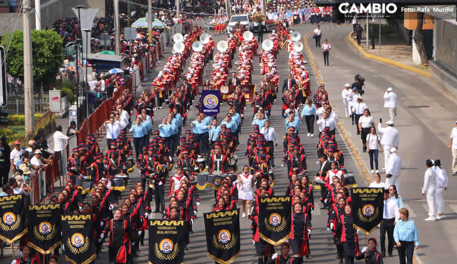 Las sillas o gradas que se instalarán para ver el desfile del 5 De Mayo serán gratis en Puebla (VIDEO)