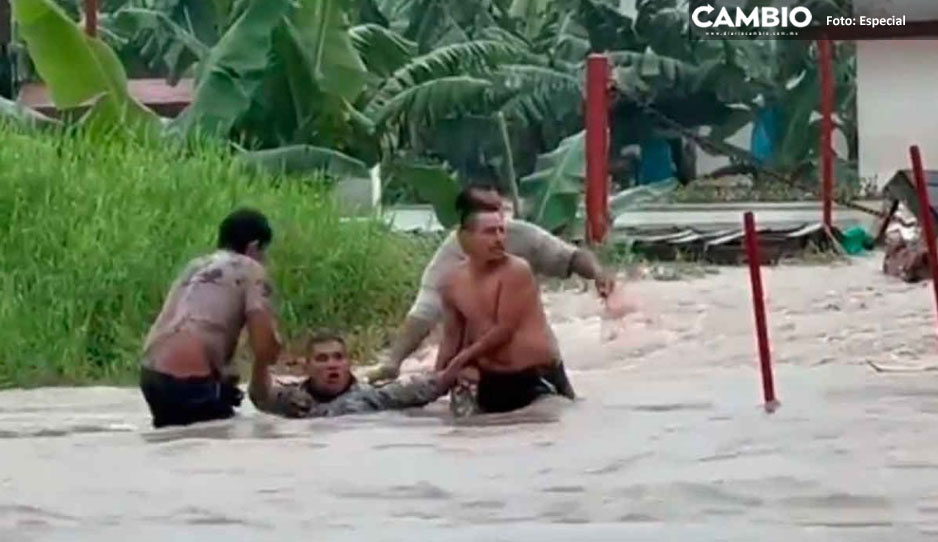 ¡Héroes! Habitantes de Teapa rescatan a elemento de la Guardia Nacional de morir ahogado (VIDEO)